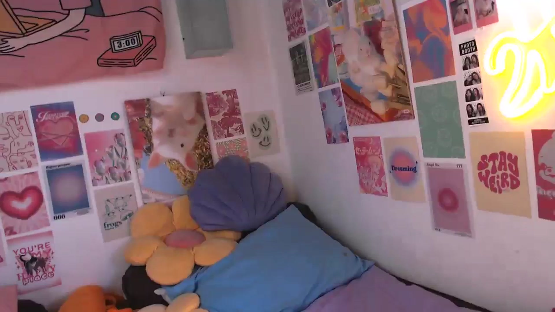 Gallery image thumbnail from Levanabanana's myfreecams stream on, 01/25/2024, 09:36 image 17 of 20