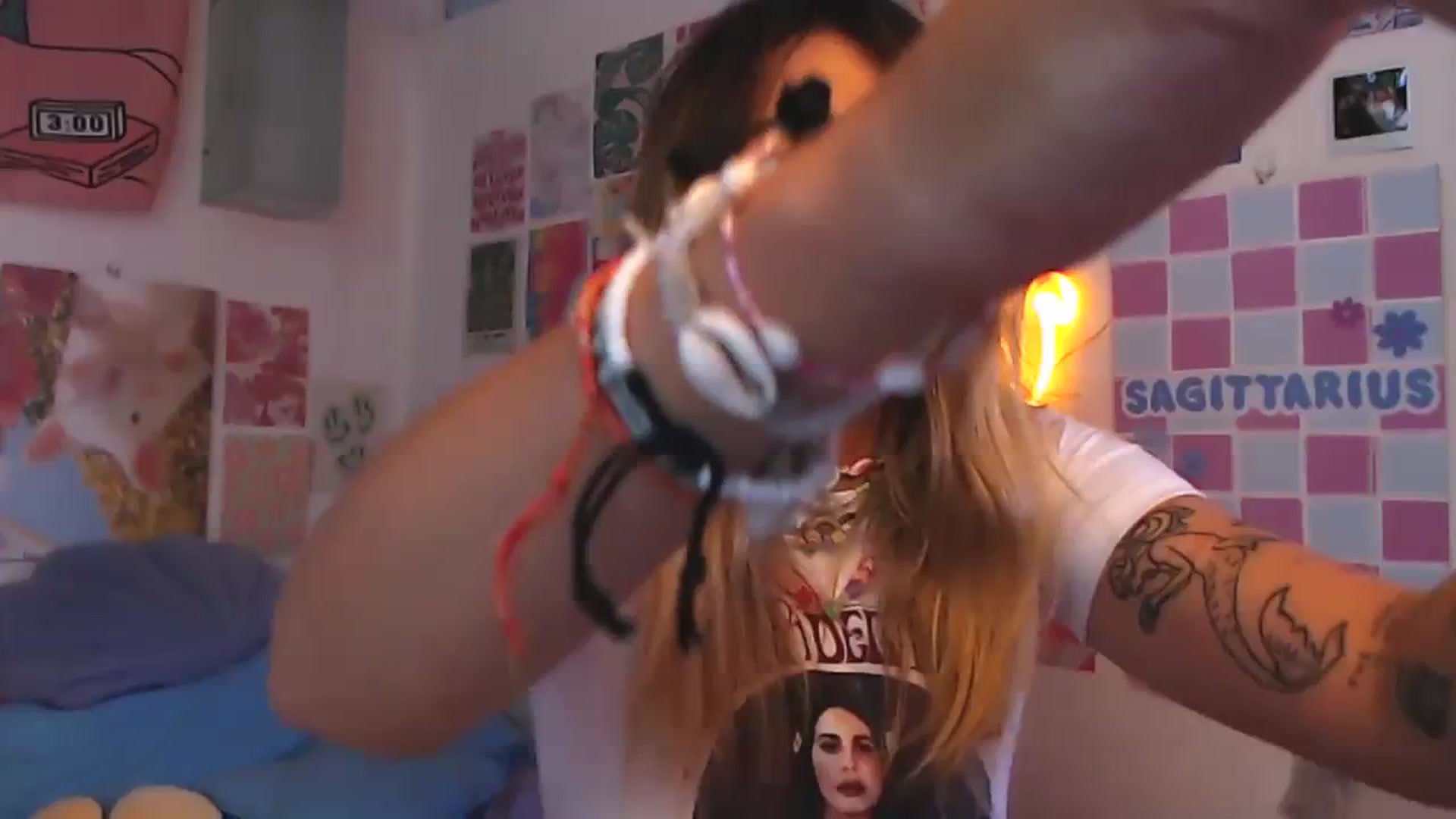 Gallery image thumbnail from Levanabanana's myfreecams stream on, 03/20/2024, 09:45 image 3 of 20