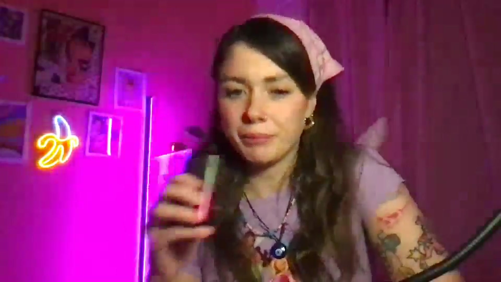 Gallery image thumbnail from Levanabanana's myfreecams stream on, 04/12/2026, 24:25 image 9 of 20
