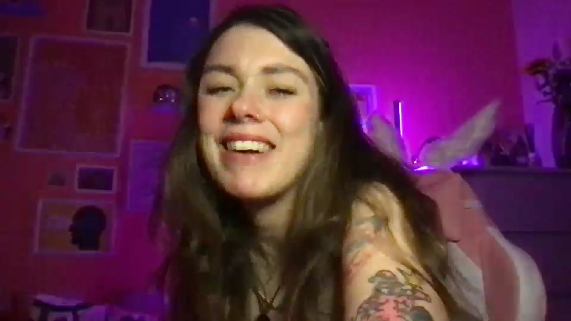 Gallery image thumbnail from Levanabanana's myfreecams stream on, 04/12/2026, 24:25 image 19 of 20