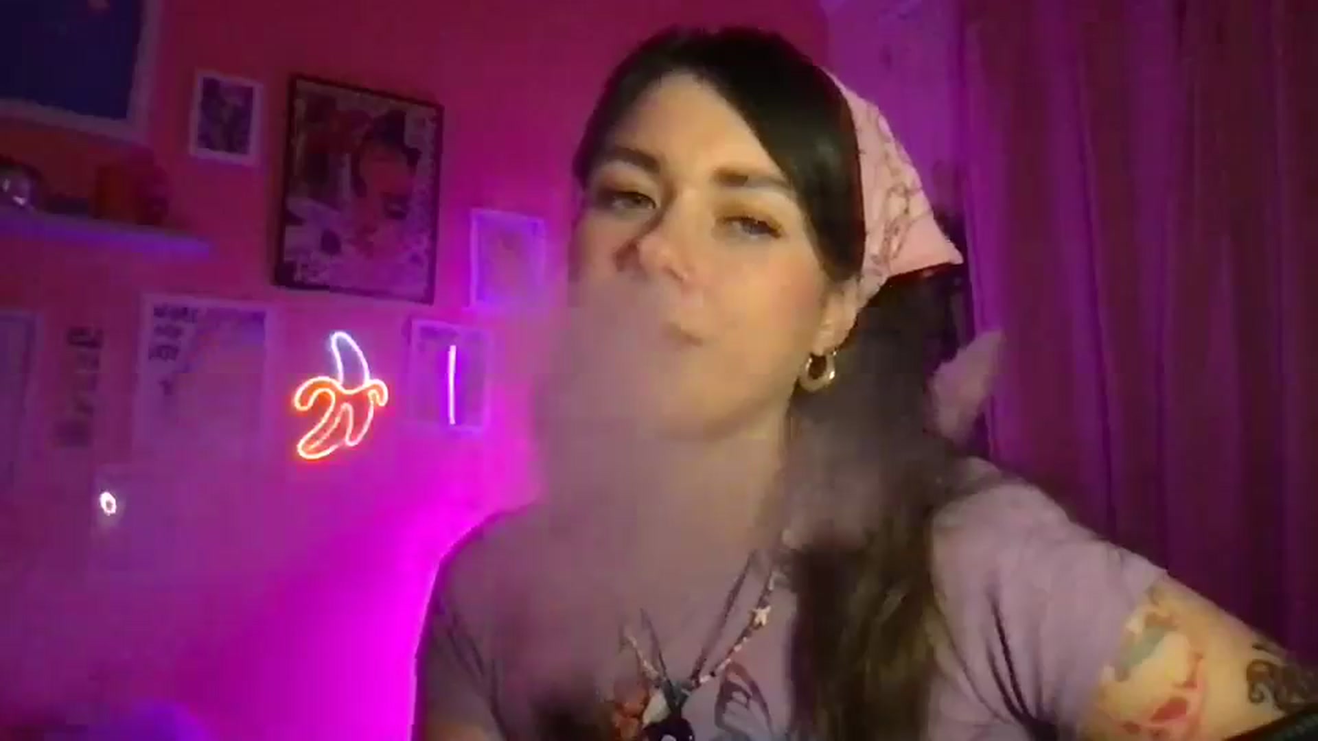 Gallery image thumbnail from Levanabanana's myfreecams stream on, 04/12/2026, 24:25 image 10 of 20
