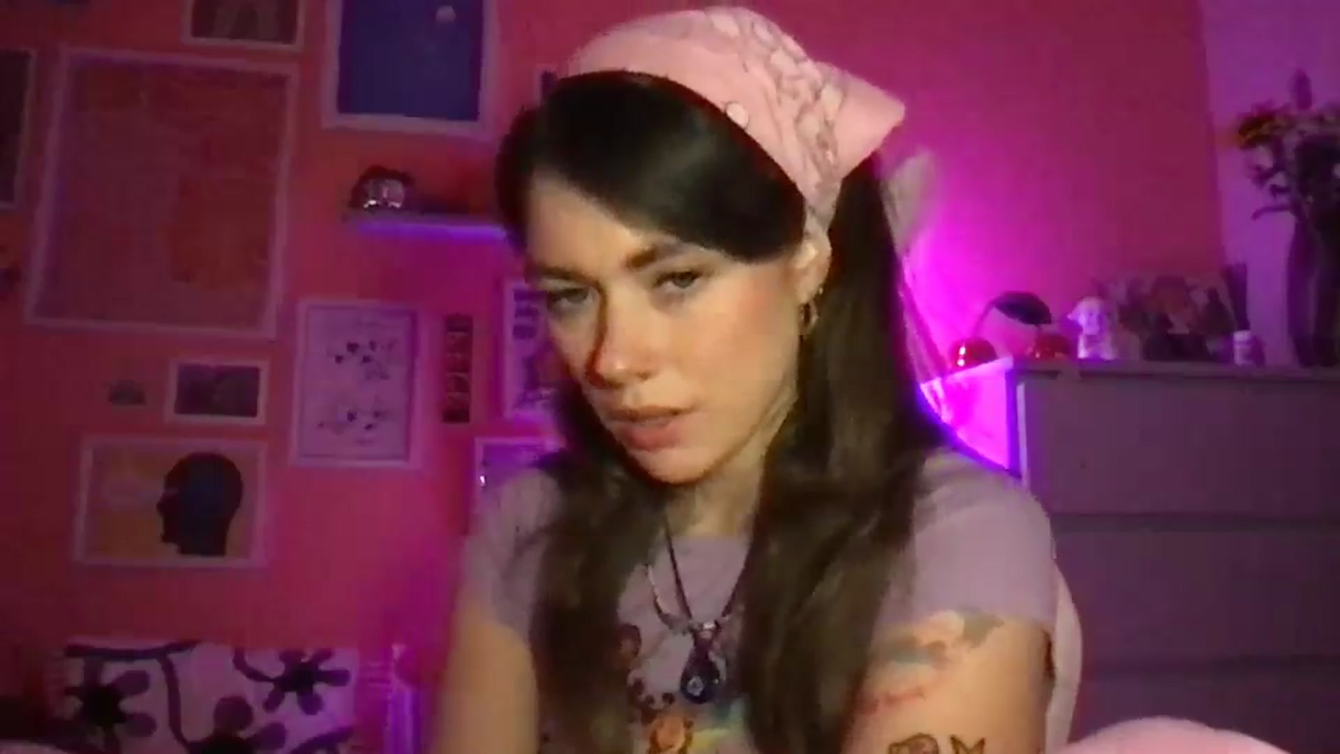 Gallery image thumbnail from Levanabanana's myfreecams stream on, 04/12/2026, 24:25 image 2 of 20