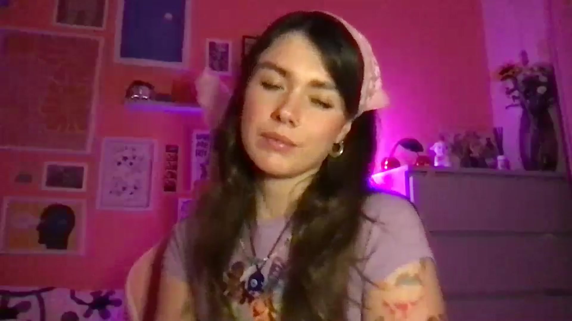 Gallery image thumbnail from Levanabanana's myfreecams stream on, 04/12/2026, 24:25 image 5 of 20