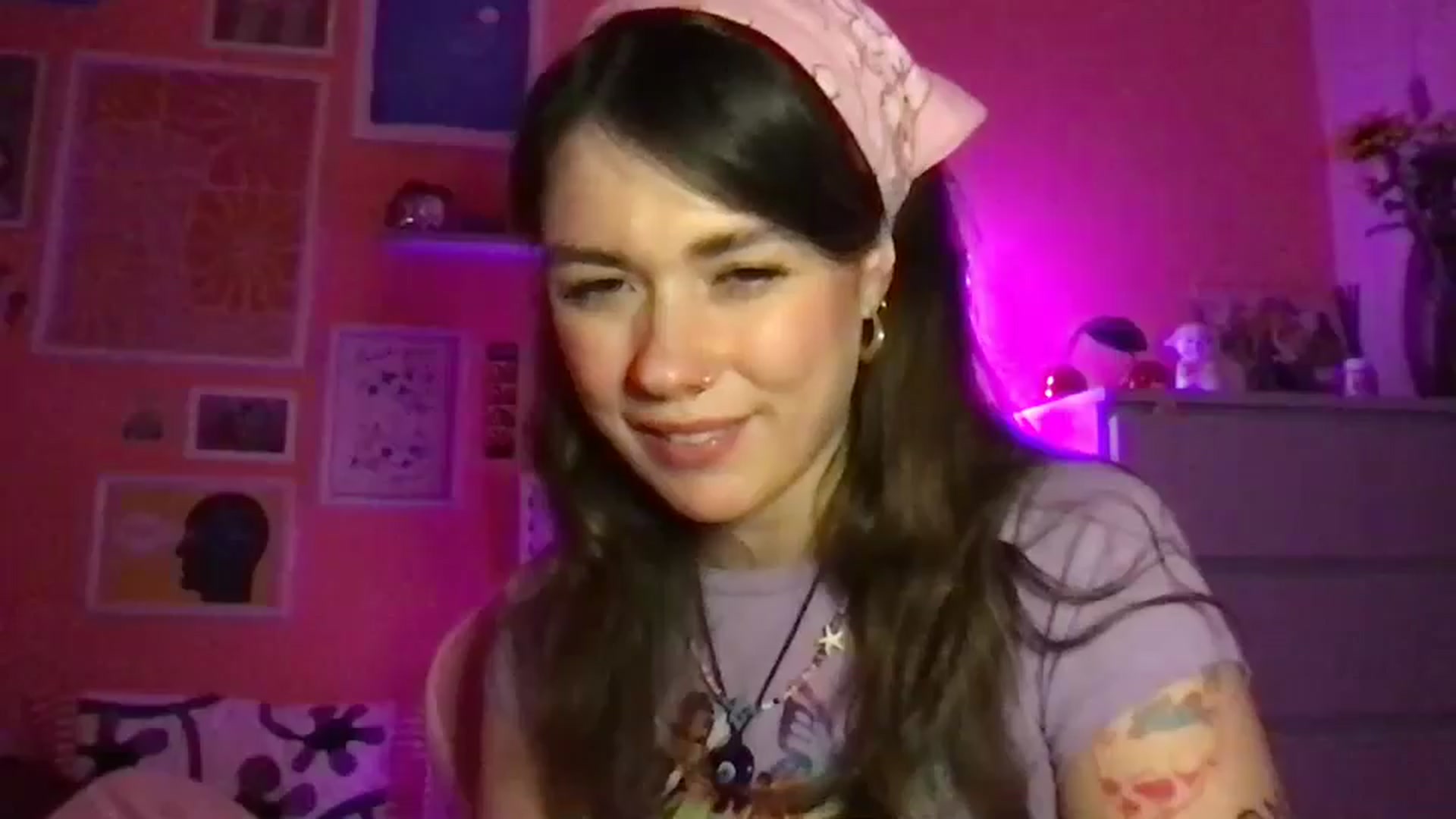 Gallery image thumbnail from Levanabanana's myfreecams stream on, 04/12/2026, 24:25 image 4 of 20