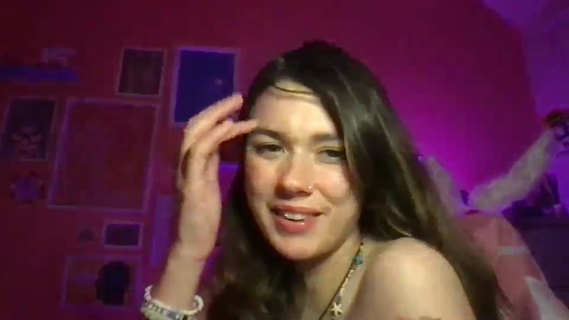 Gallery image thumbnail from Levanabanana's myfreecams stream on, 04/12/2026, 24:25 image 18 of 20