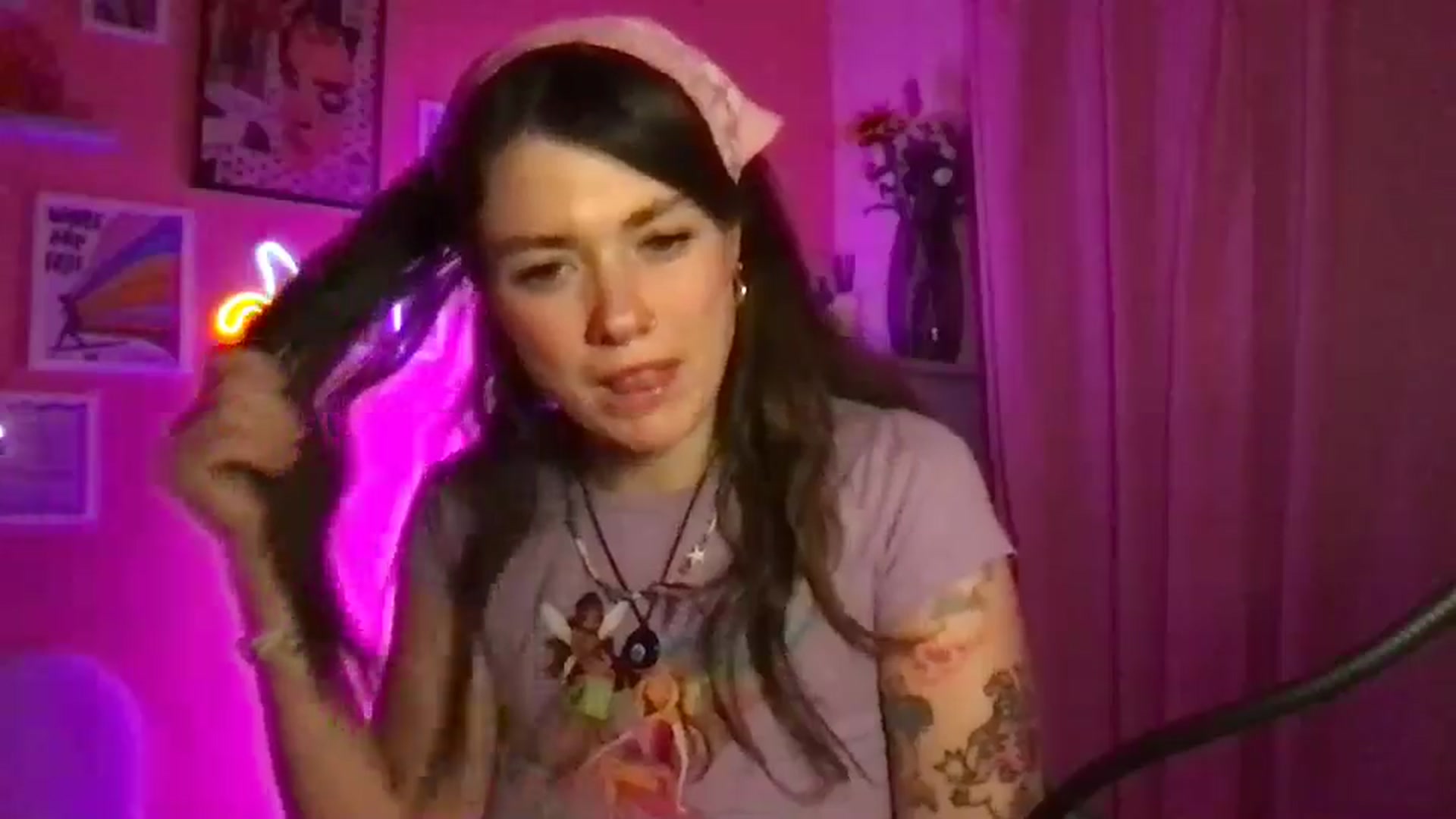 Gallery image thumbnail from Levanabanana's myfreecams stream on, 04/12/2026, 24:25 image 12 of 20