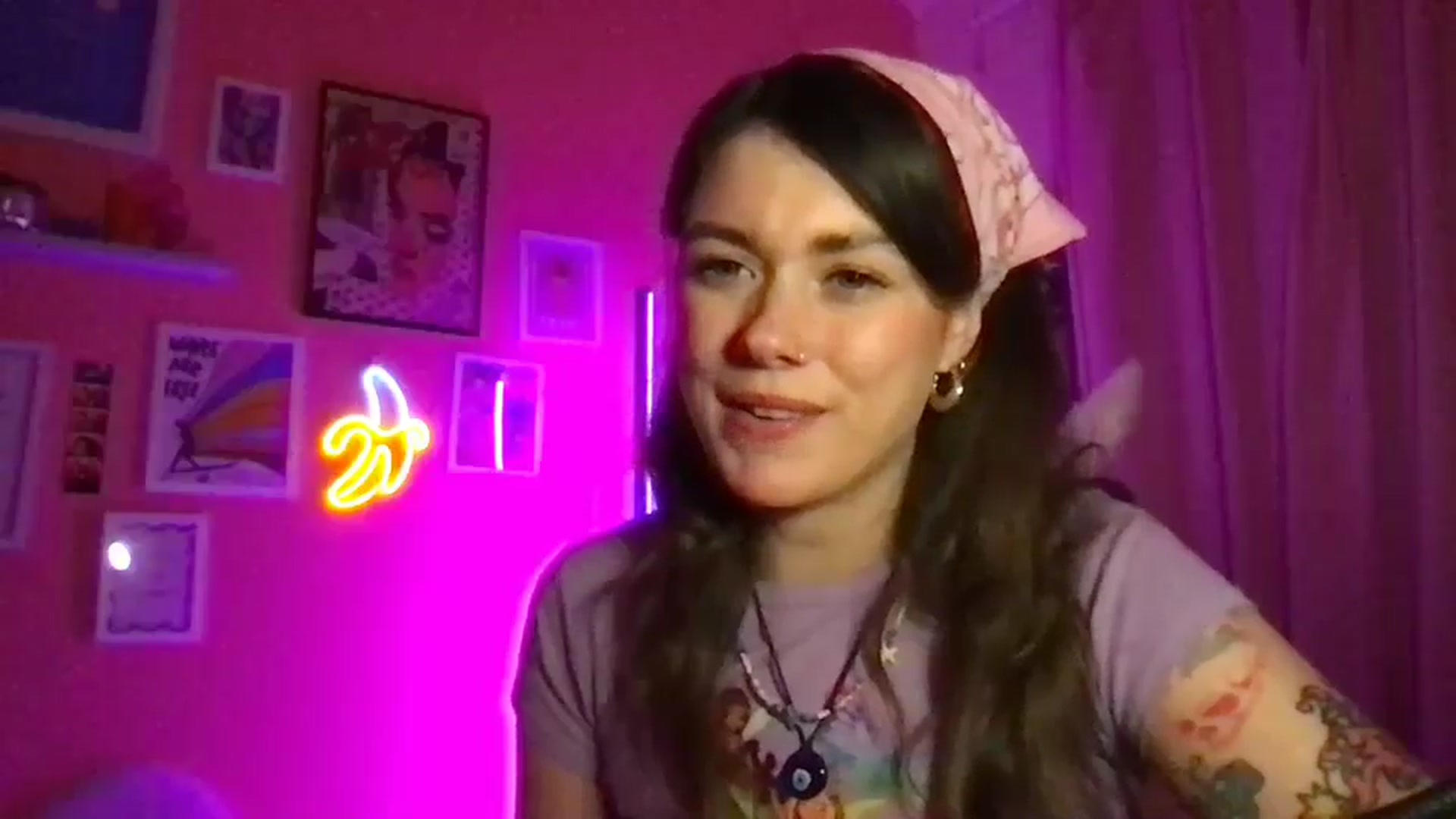 Gallery image thumbnail from Levanabanana's myfreecams stream on, 04/12/2026, 24:25 image 11 of 20