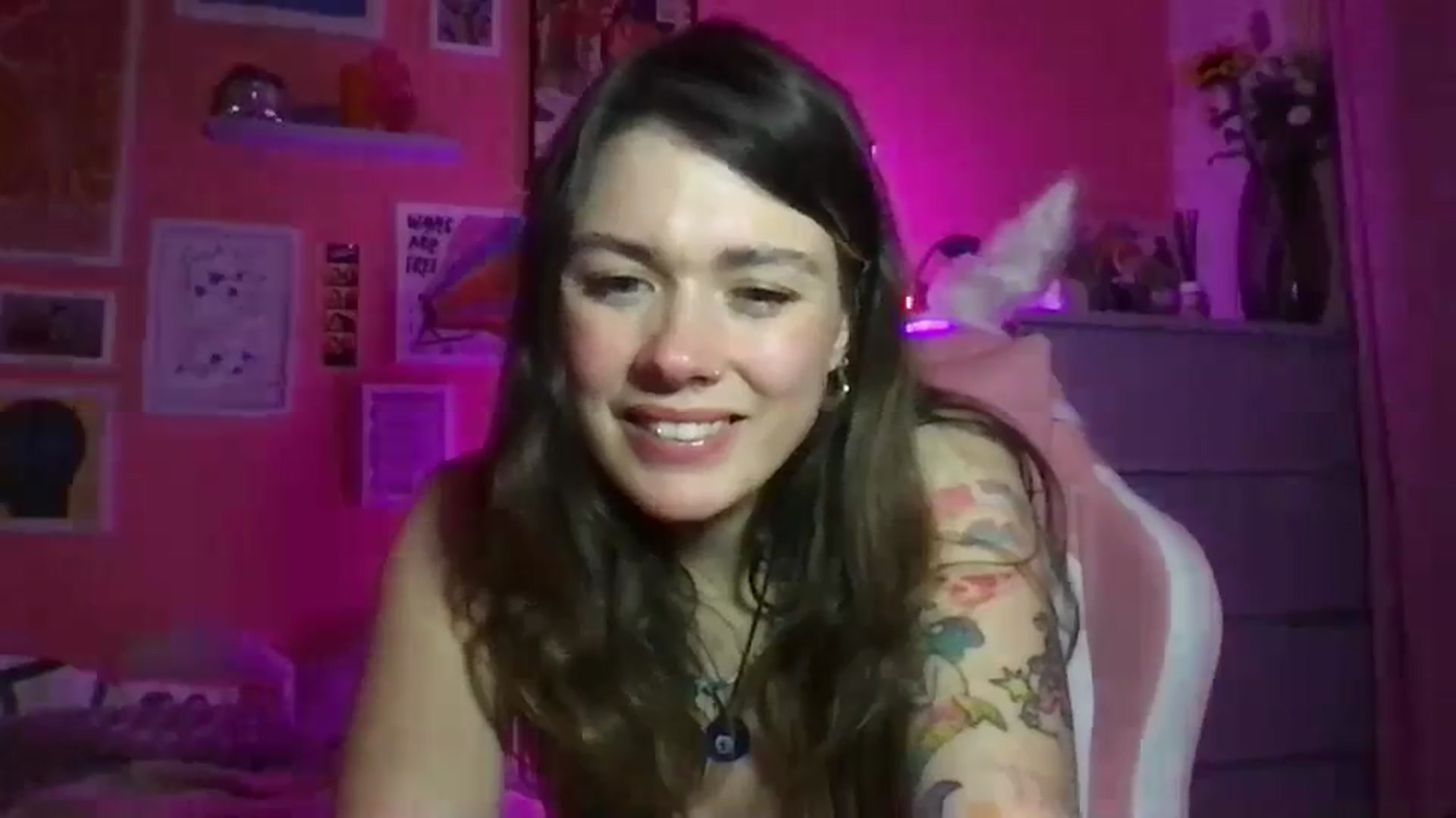 Gallery image thumbnail from Levanabanana's myfreecams stream on, 04/12/2026, 24:27 image 12 of 20