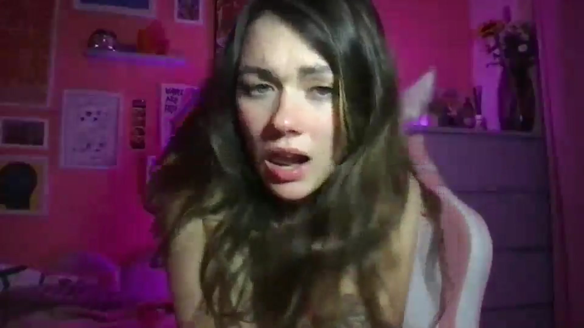 Gallery image thumbnail from Levanabanana's myfreecams stream on, 04/12/2026, 24:27 image 13 of 20