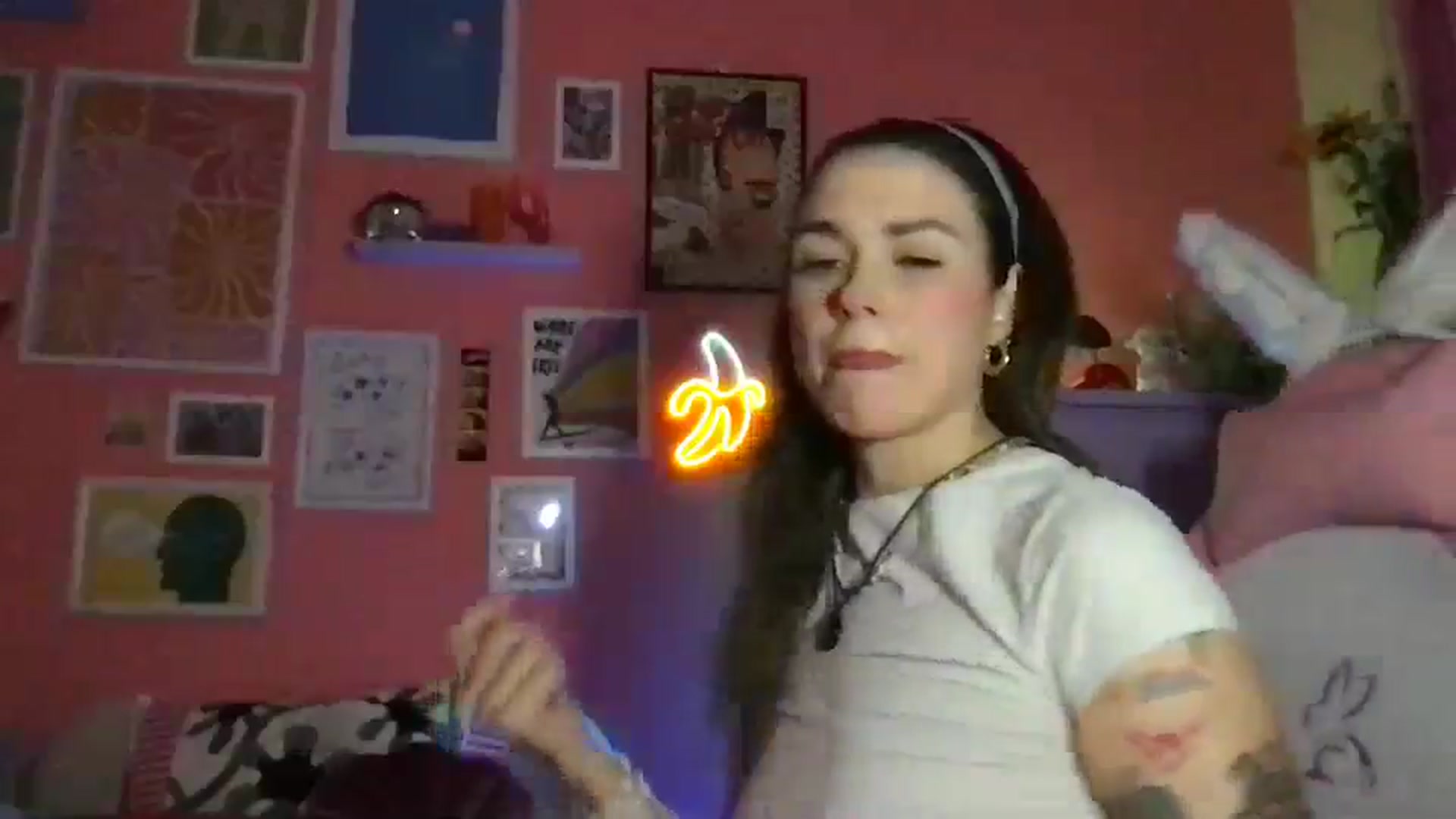 Gallery image thumbnail from Levanabanana's myfreecams stream on, 04/14/2026, 01:18 image 5 of 20