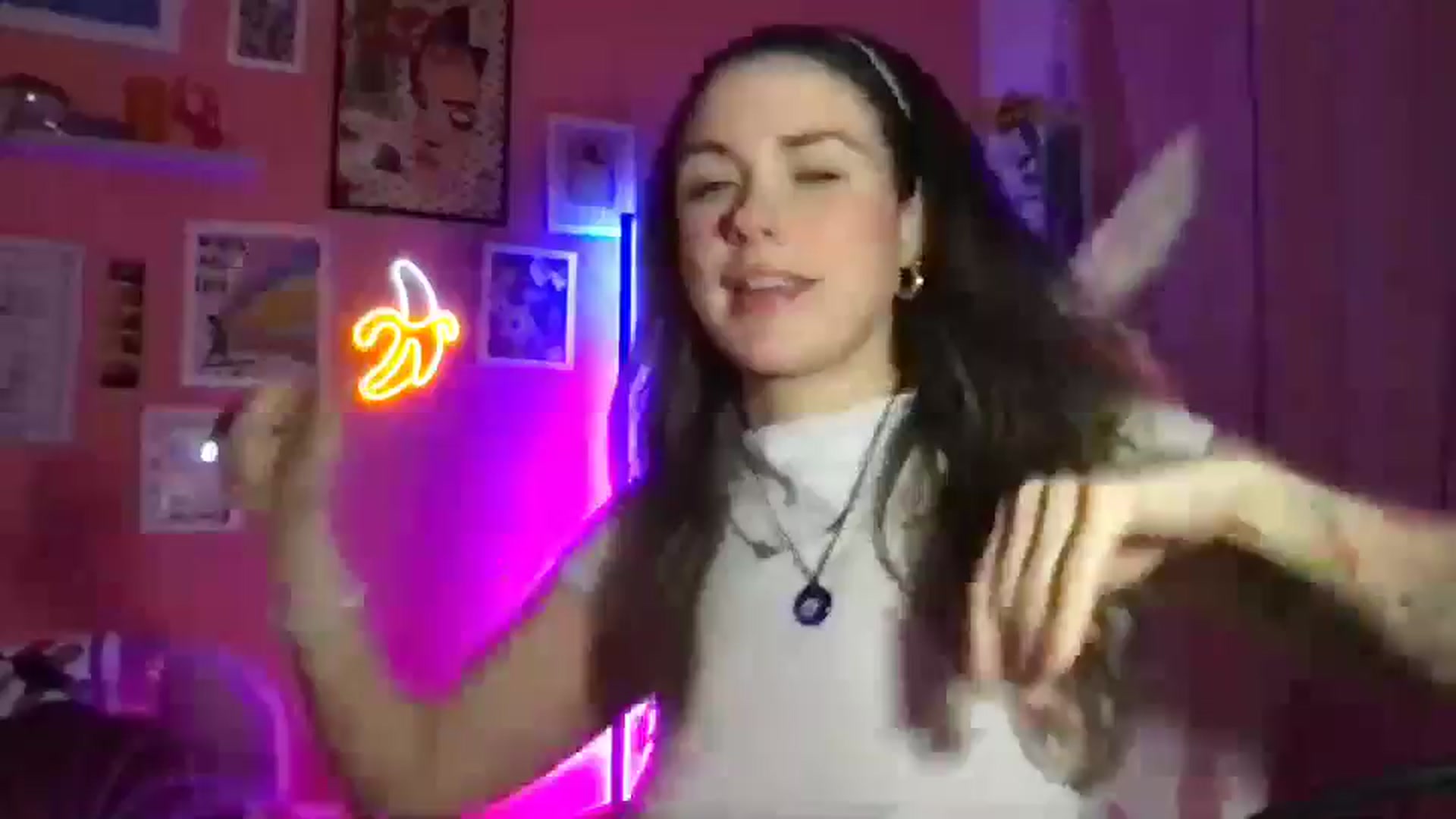 Gallery image thumbnail from Levanabanana's myfreecams stream on, 04/14/2026, 01:18 image 6 of 20