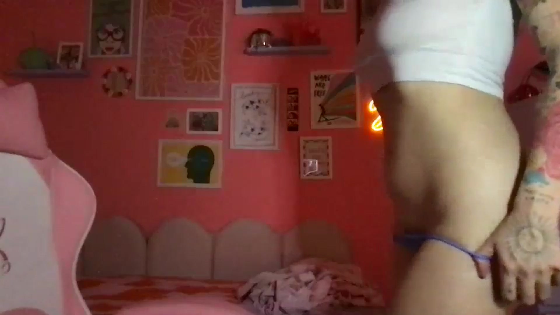 Gallery image thumbnail from Levanabanana's myfreecams stream on, 04/14/2026, 01:18 image 18 of 20