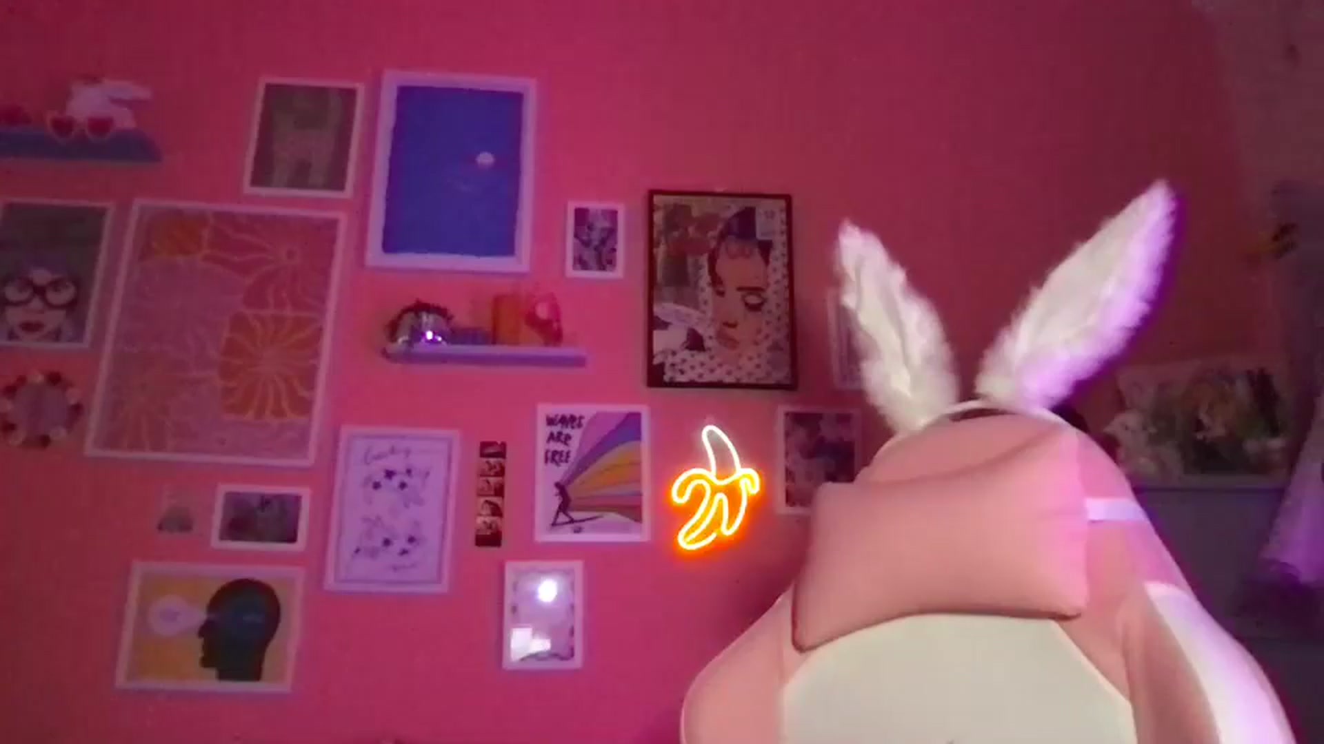 Gallery image thumbnail from Levanabanana's myfreecams stream on, 04/14/2026, 19:38 image 12 of 20