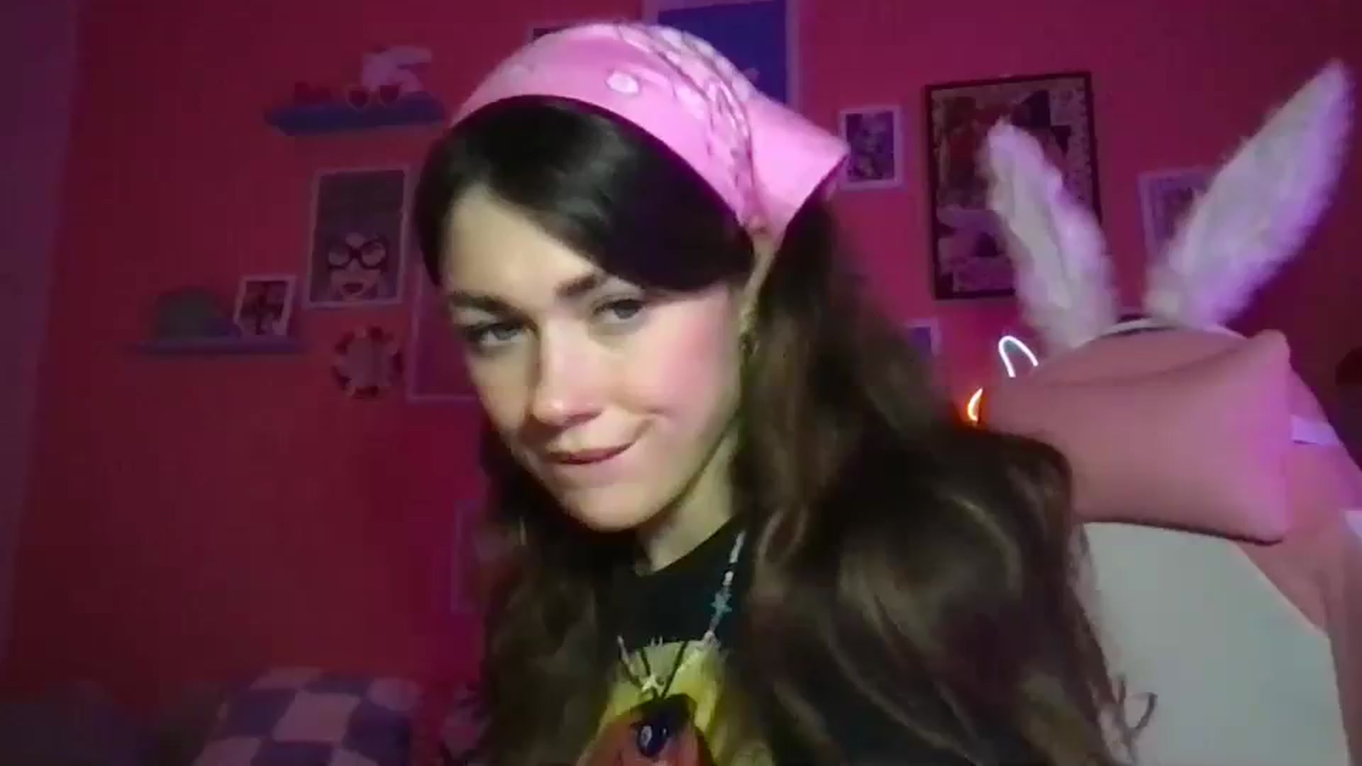 Gallery image thumbnail from Levanabanana's myfreecams stream on, 04/14/2026, 19:38 image 1 of 20