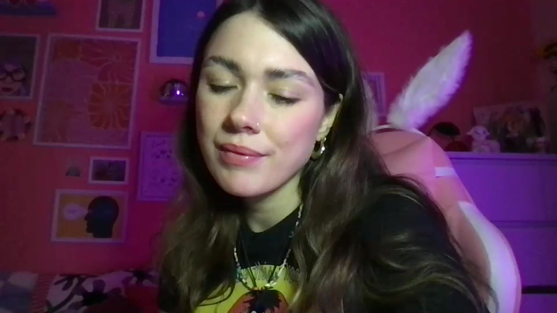 Gallery image thumbnail from Levanabanana's myfreecams stream on, 04/14/2026, 19:38 image 5 of 20