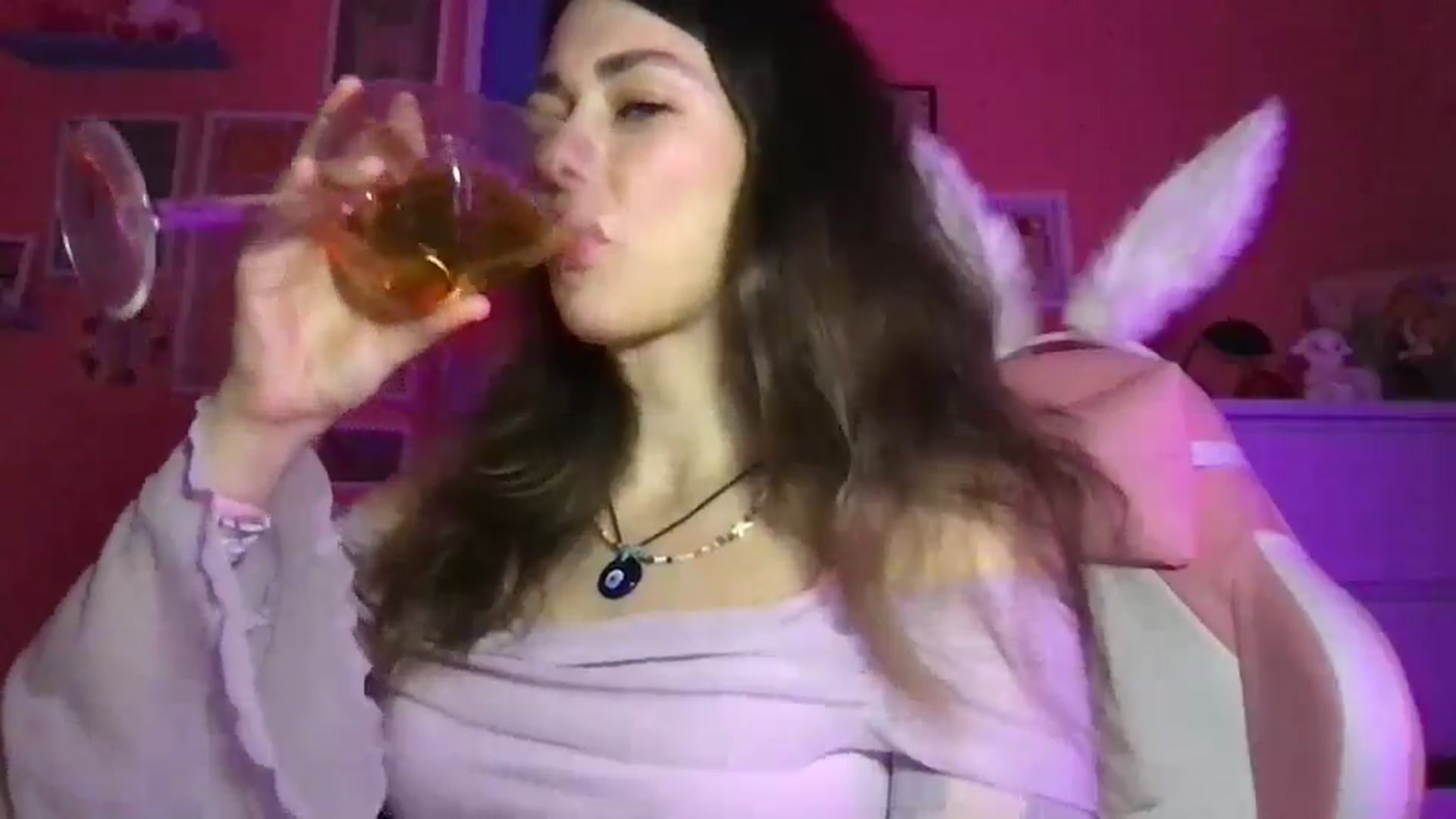Gallery image thumbnail from Levanabanana's myfreecams stream on, 04/14/2026, 19:38 image 13 of 20