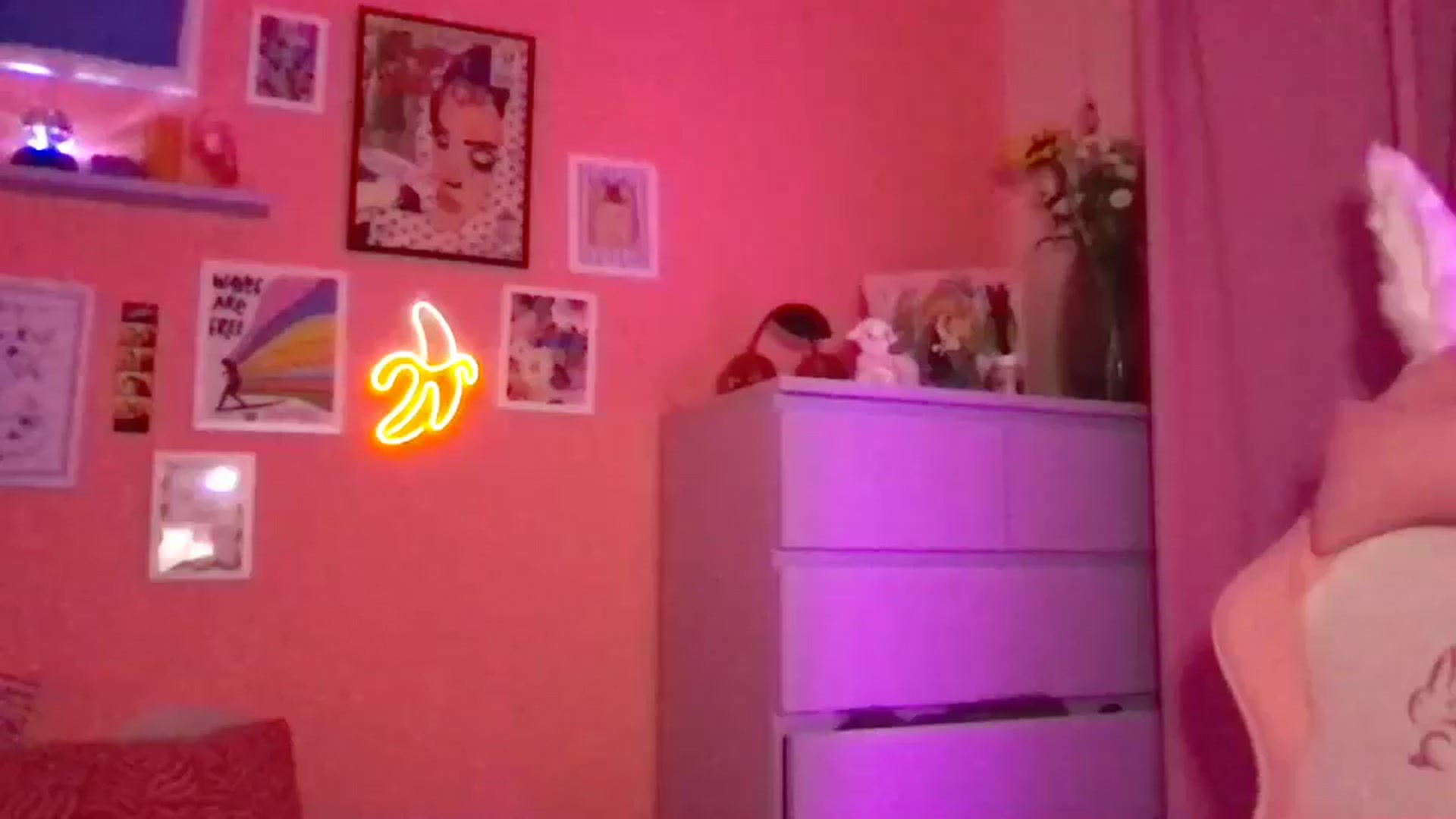 Gallery image thumbnail from Levanabanana's myfreecams stream on, 04/14/2026, 20:54 image 6 of 20