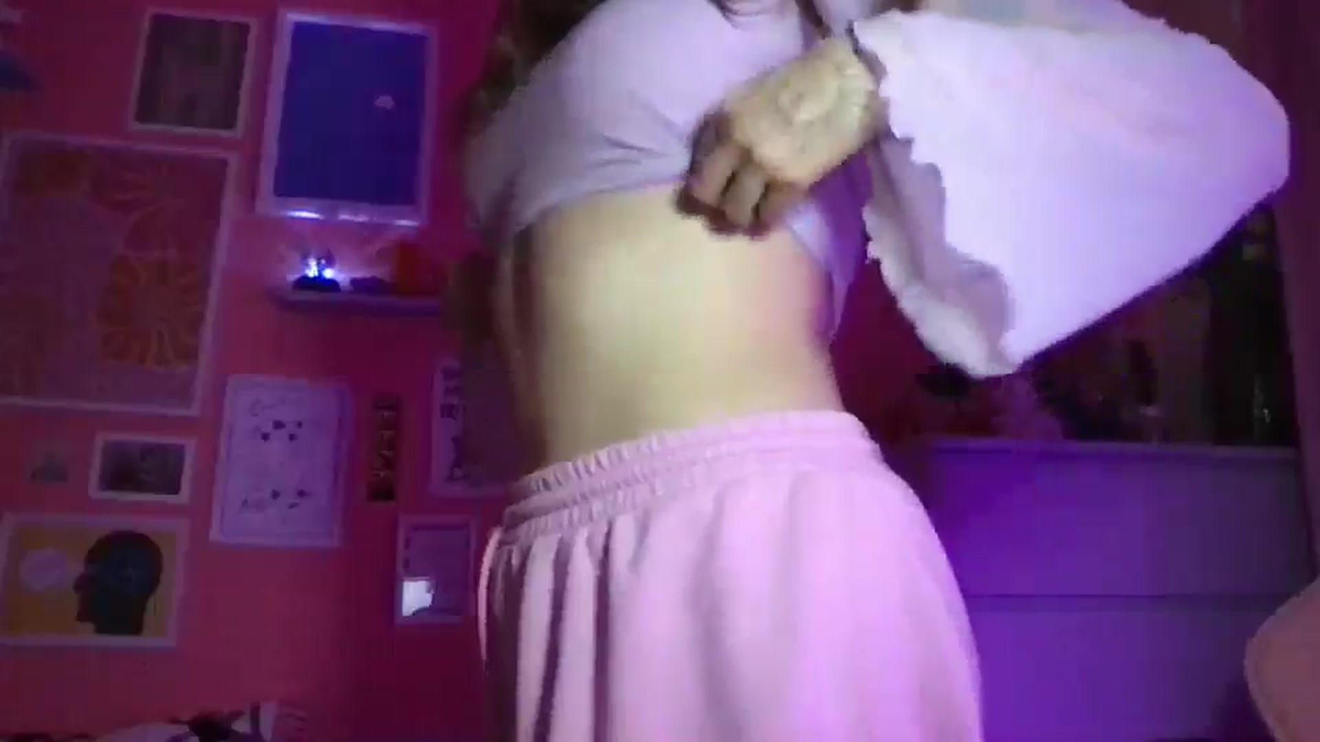 Gallery image thumbnail from Levanabanana's myfreecams stream on, 04/14/2026, 20:54 image 4 of 20