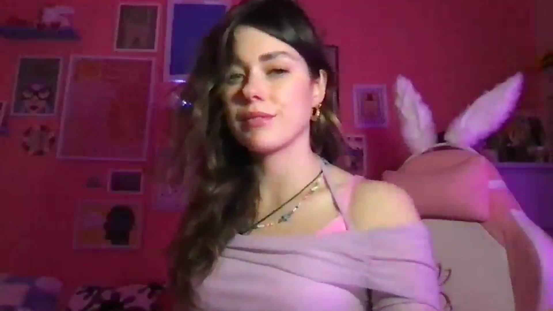Gallery image thumbnail from Levanabanana's myfreecams stream on, 04/14/2026, 23:26 image 4 of 20