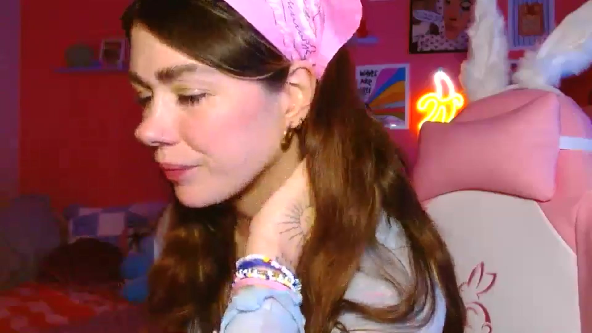 Gallery image thumbnail from Levanabanana's myfreecams stream on, 04/15/2026, 21:20 image 15 of 20