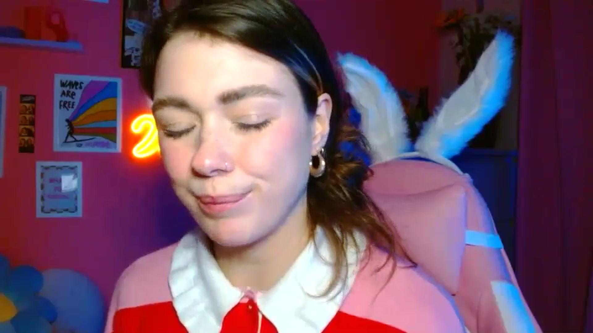 Gallery image thumbnail from Levanabanana's myfreecams stream on, 04/17/2026, 20:18 image 4 of 20
