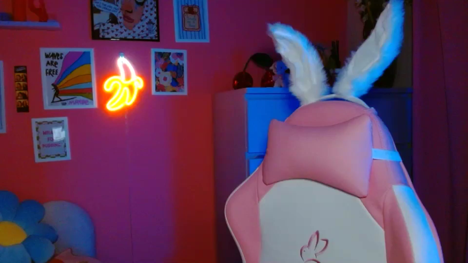 Gallery image thumbnail from Levanabanana's myfreecams stream on, 04/17/2026, 20:18 image 2 of 20