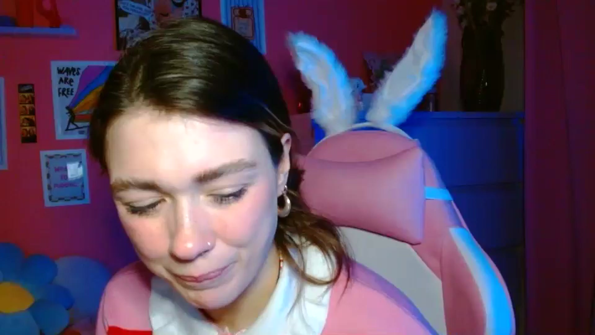 Gallery image thumbnail from Levanabanana's myfreecams stream on, 04/17/2026, 20:18 image 1 of 20