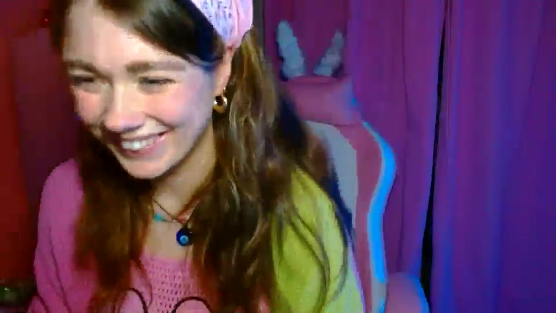 Gallery image thumbnail from Levanabanana's myfreecams stream on, 04/17/2026, 21:02 image 14 of 20