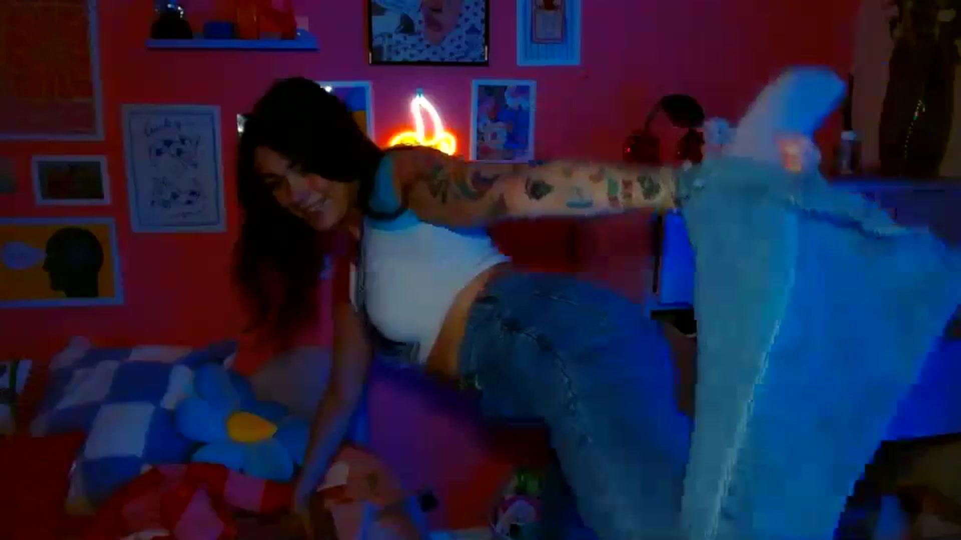 Gallery image thumbnail from Levanabanana's myfreecams stream on, 04/17/2026, 21:02 image 2 of 20