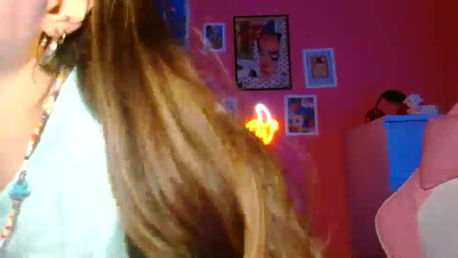 Gallery image thumbnail from Levanabanana's myfreecams stream on, 04/18/2026, 04:30 image 17 of 20