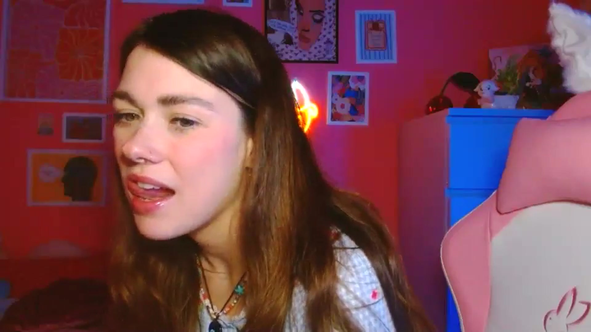 Gallery image thumbnail from Levanabanana's myfreecams stream on, 04/19/2026, 19:45 image 15 of 20