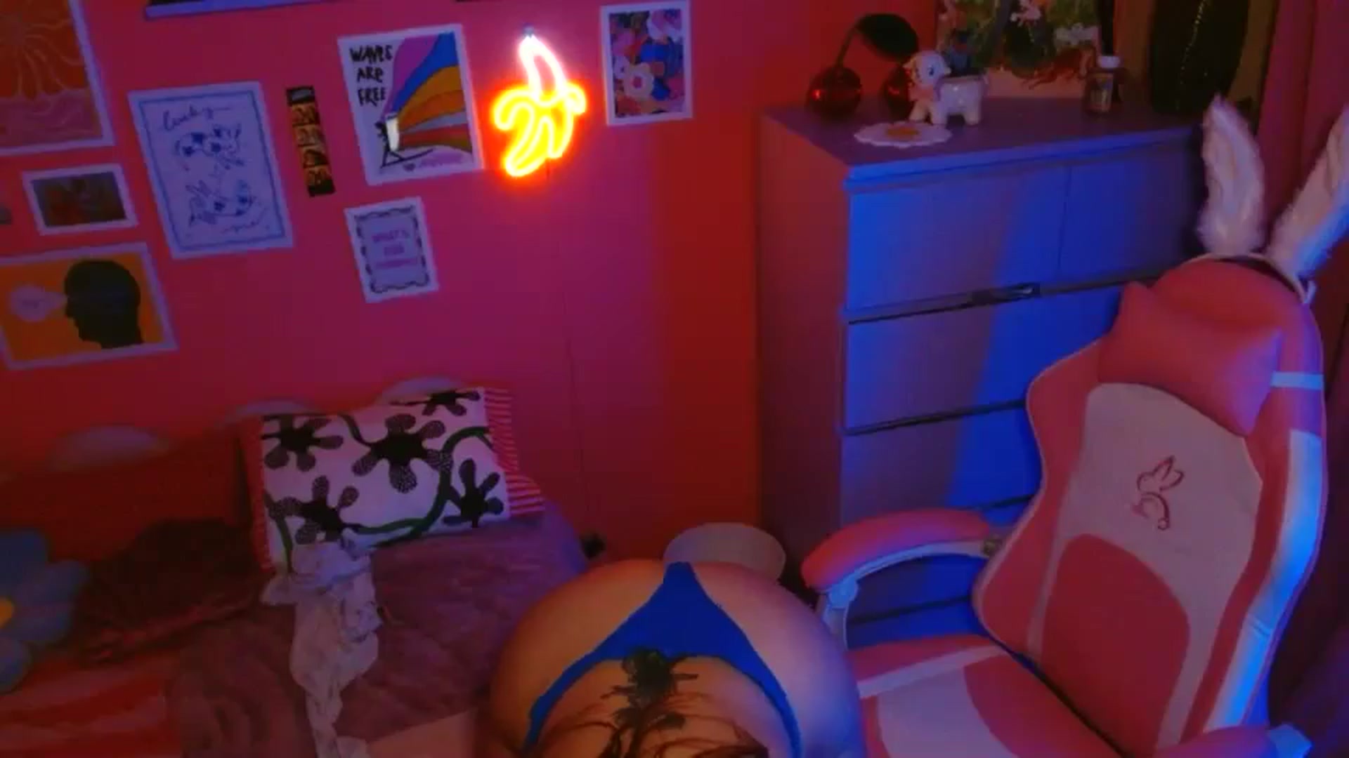 Gallery image thumbnail from Levanabanana's myfreecams stream on, 04/20/2026, 24:09 image 17 of 20