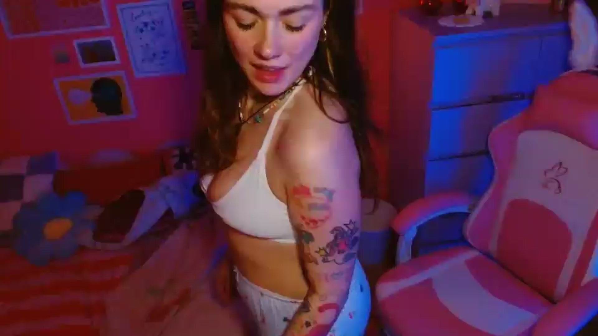 Gallery image thumbnail from Levanabanana's myfreecams stream on, 04/20/2026, 02:59 image 1 of 20