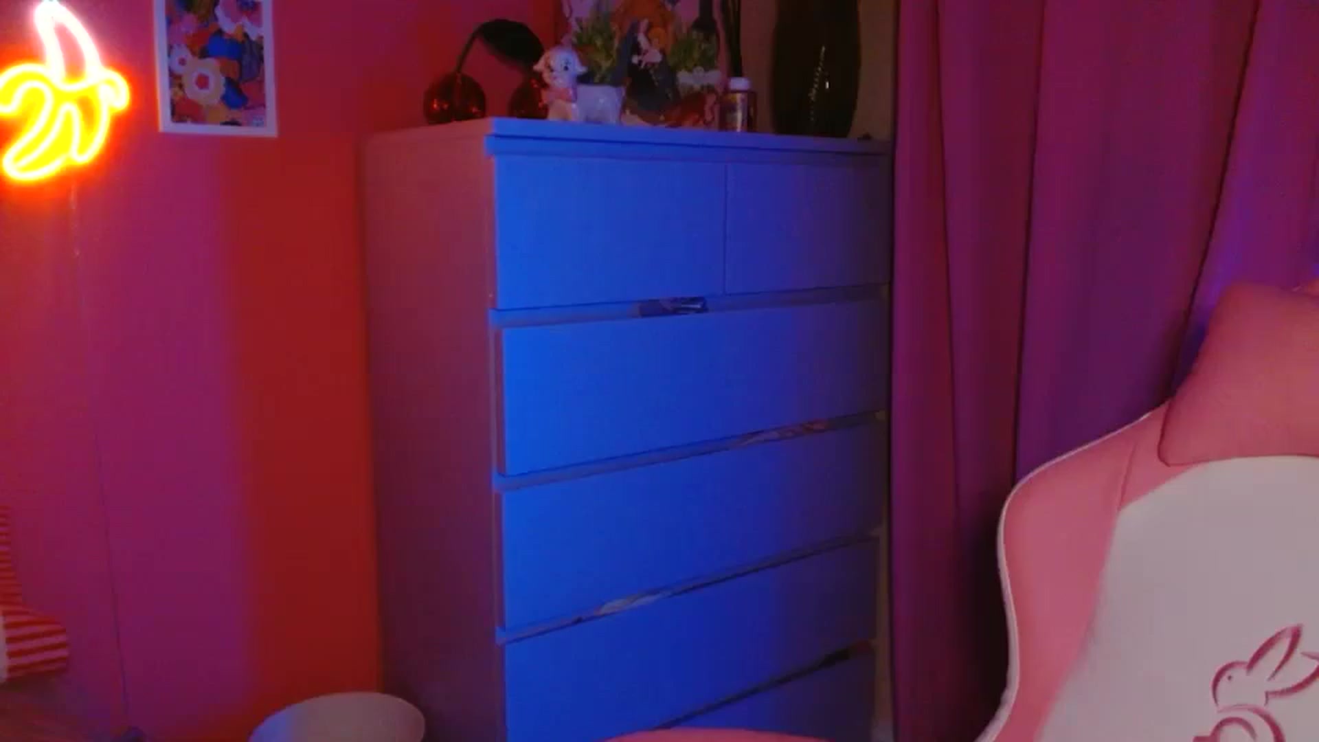 Gallery image thumbnail from Levanabanana's myfreecams stream on, 04/20/2026, 02:59 image 13 of 20