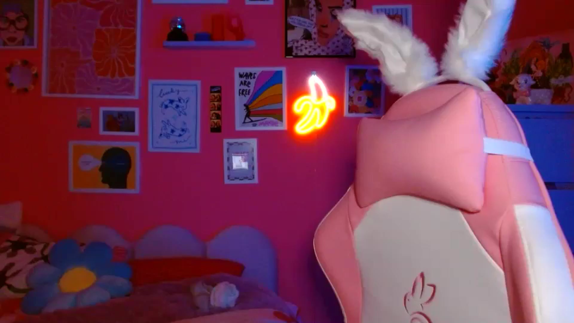 Gallery image thumbnail from Levanabanana's myfreecams stream on, 04/20/2026, 21:02 image 18 of 20