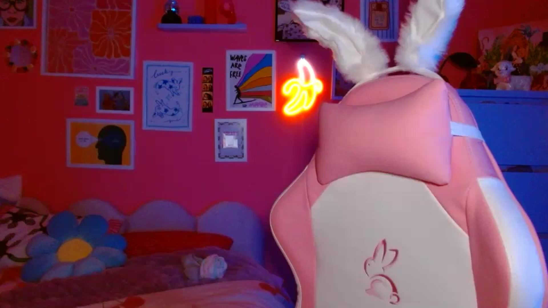 Gallery image thumbnail from Levanabanana's myfreecams stream on, 04/20/2026, 21:02 image 3 of 20