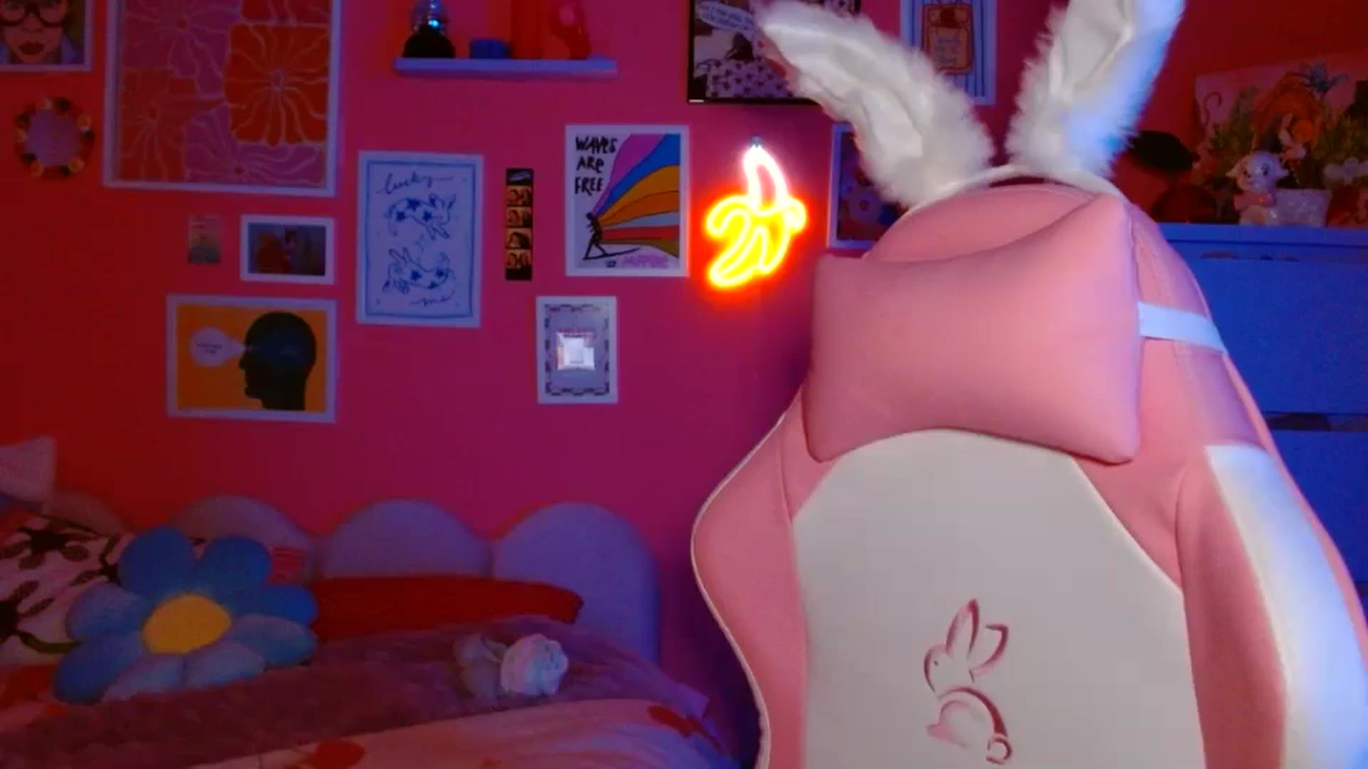 Gallery image thumbnail from Levanabanana's myfreecams stream on, 04/20/2026, 21:02 image 10 of 20