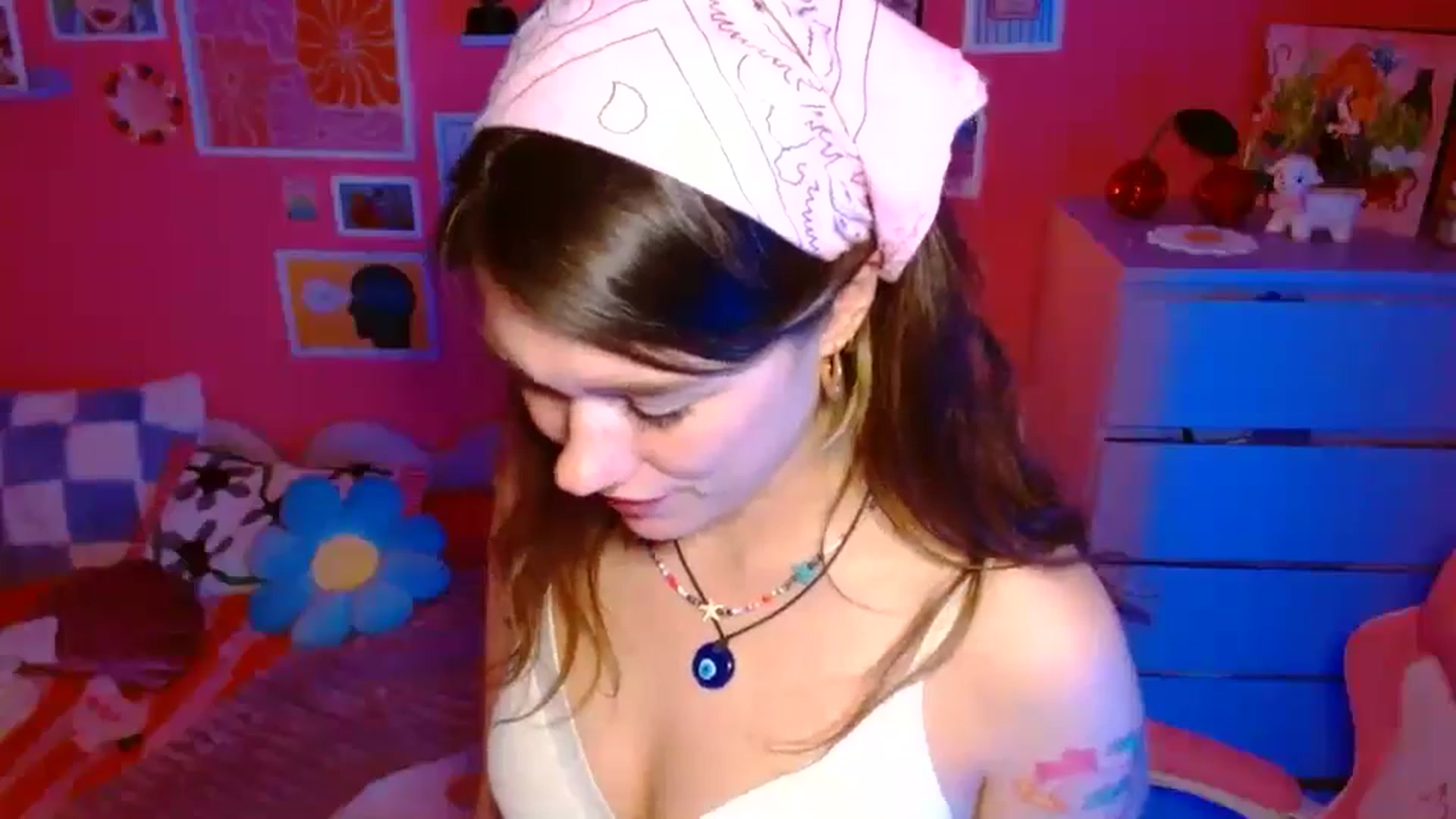 Gallery image thumbnail from Levanabanana's myfreecams stream on, 04/21/2026, 24:50 image 13 of 20