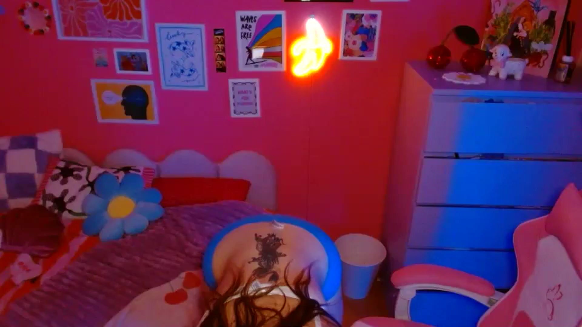 Gallery image thumbnail from Levanabanana's myfreecams stream on, 04/21/2026, 24:50 image 17 of 20