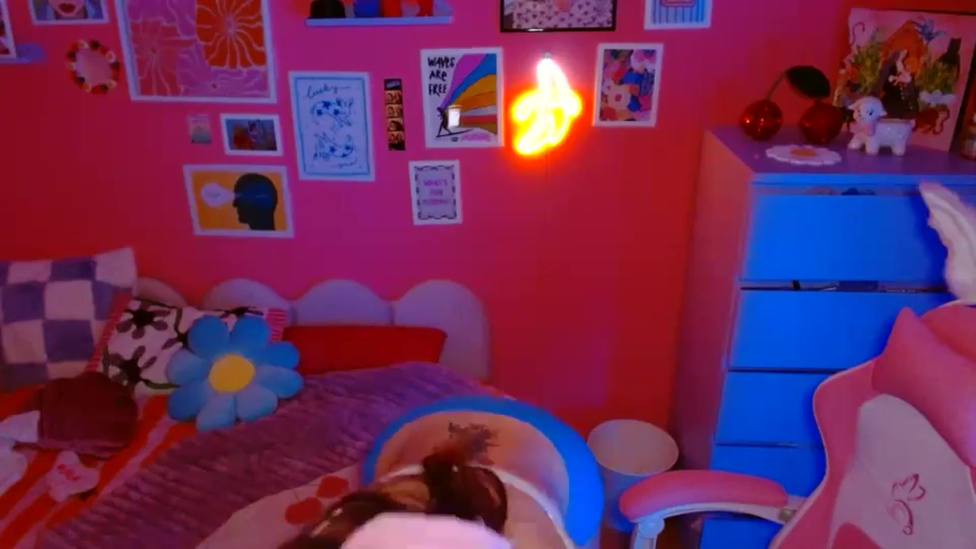 Gallery image thumbnail from Levanabanana's myfreecams stream on, 04/21/2026, 24:50 image 12 of 20