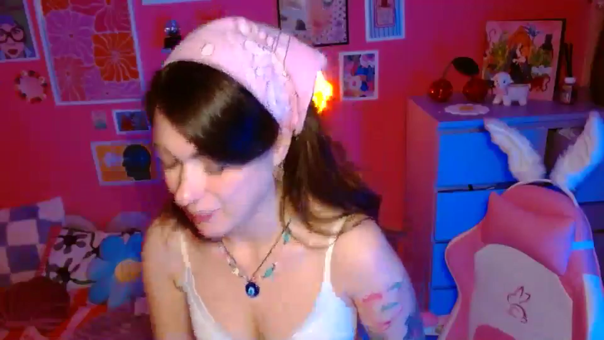 Gallery image thumbnail from Levanabanana's myfreecams stream on, 04/21/2026, 24:50 image 9 of 20