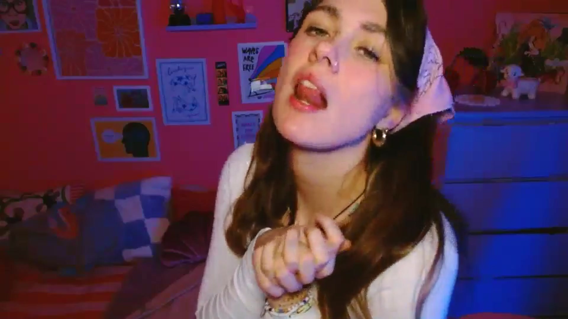 Gallery image thumbnail from Levanabanana's myfreecams stream on, 04/22/2026, 24:53 image 13 of 20