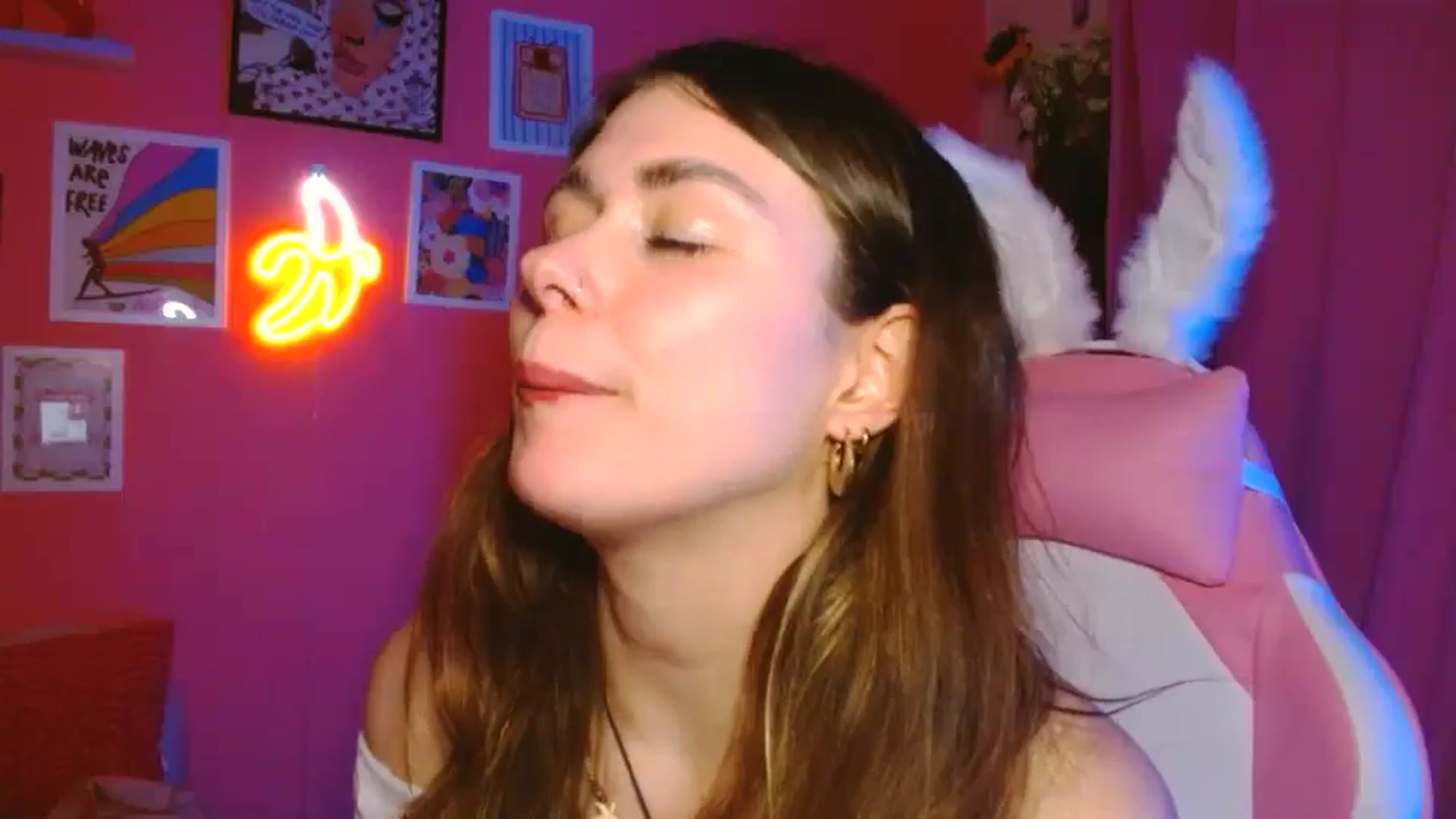 Gallery image thumbnail from Levanabanana's myfreecams stream on, 04/22/2026, 24:53 image 19 of 20