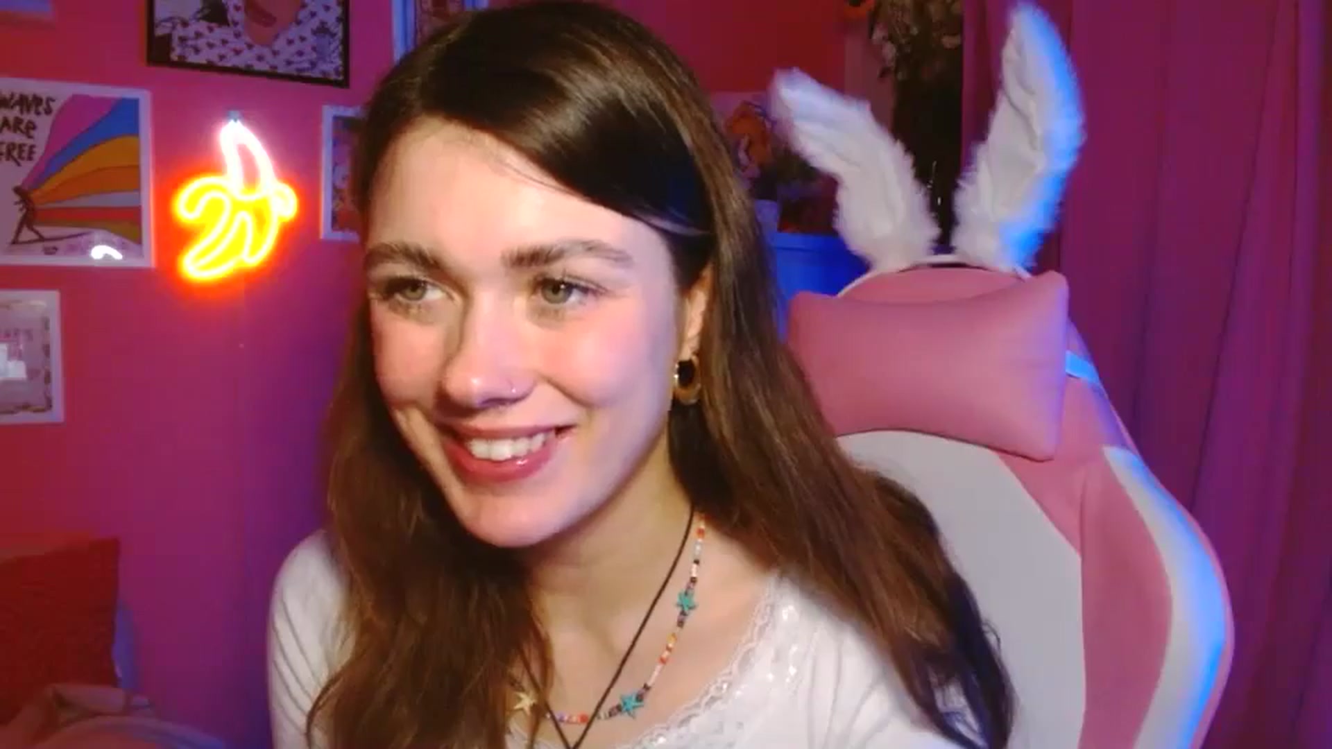 Gallery image thumbnail from Levanabanana's myfreecams stream on, 04/22/2026, 02:46 image 3 of 20