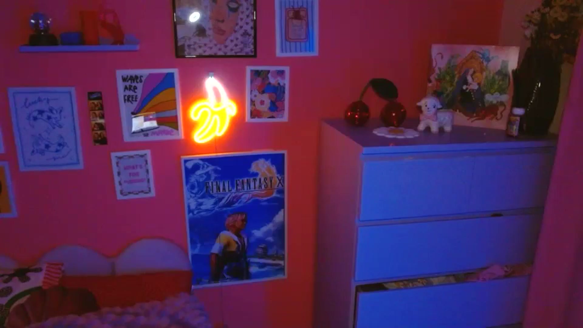 Gallery image thumbnail from Levanabanana's myfreecams stream on, 04/28/2026, 02:49 image 15 of 20