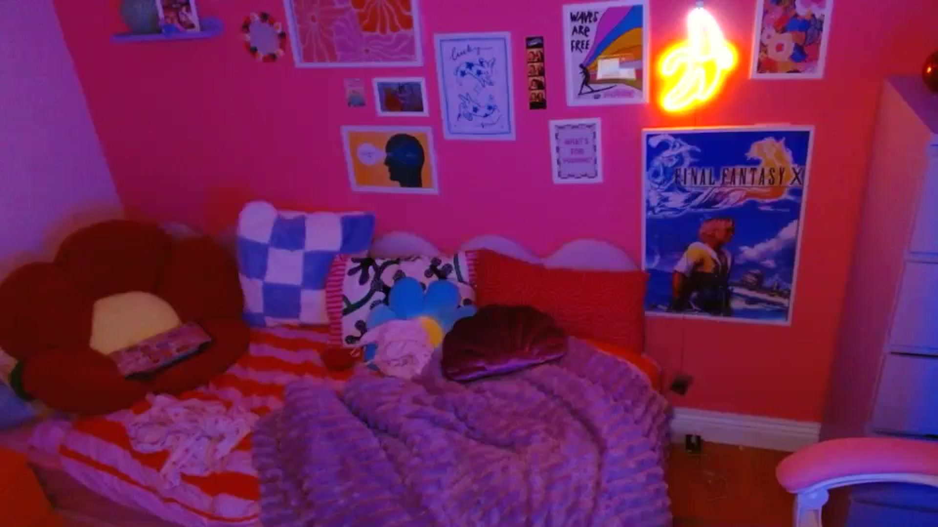 Gallery image thumbnail from Levanabanana's myfreecams stream on, 05/07/2026, 22:42 image 9 of 20