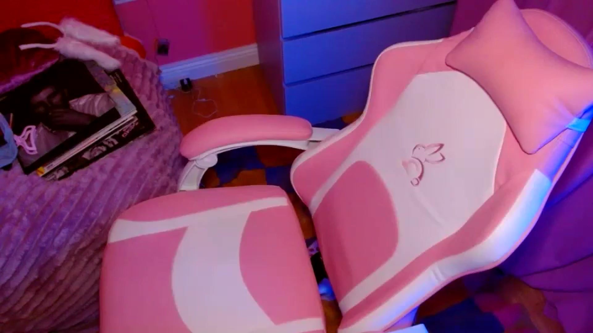 Gallery image thumbnail from Levanabanana's myfreecams stream on, 05/08/2026, 24:00 image 4 of 20