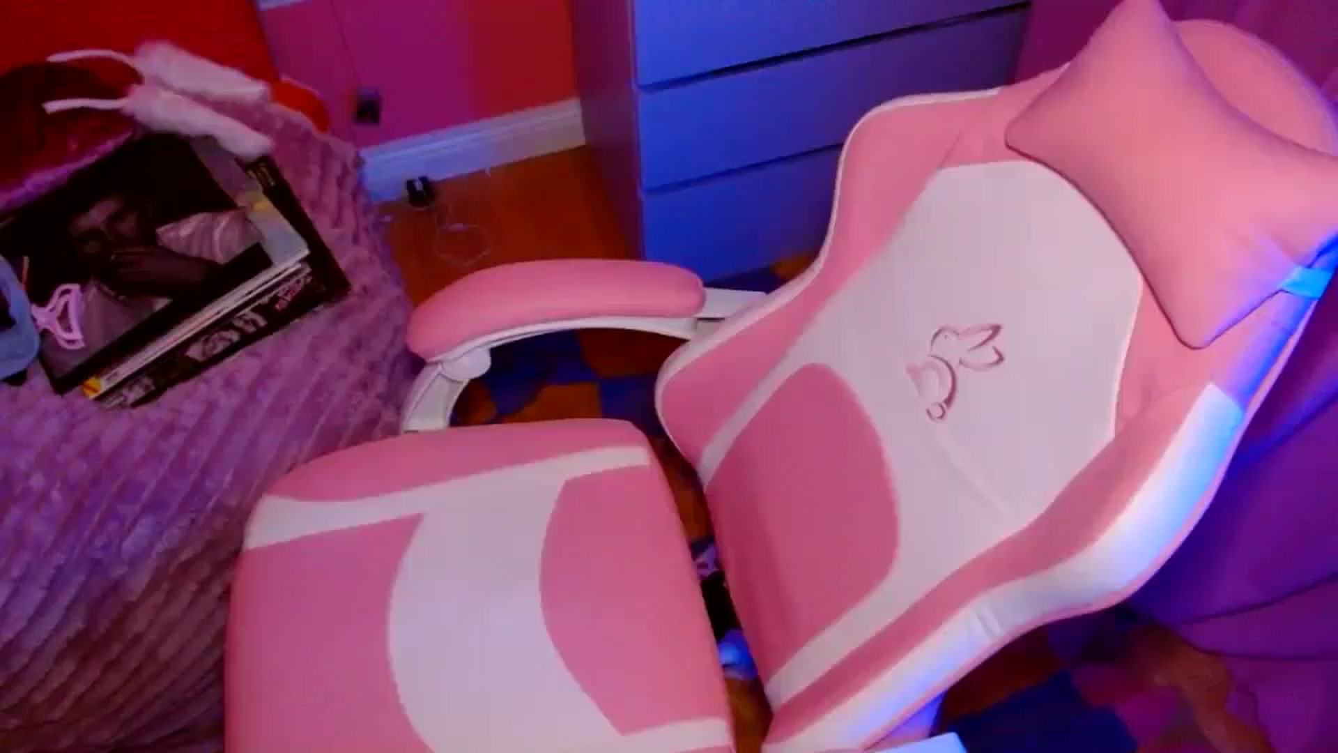 Gallery image thumbnail from Levanabanana's myfreecams stream on, 05/08/2026, 24:00 image 3 of 20