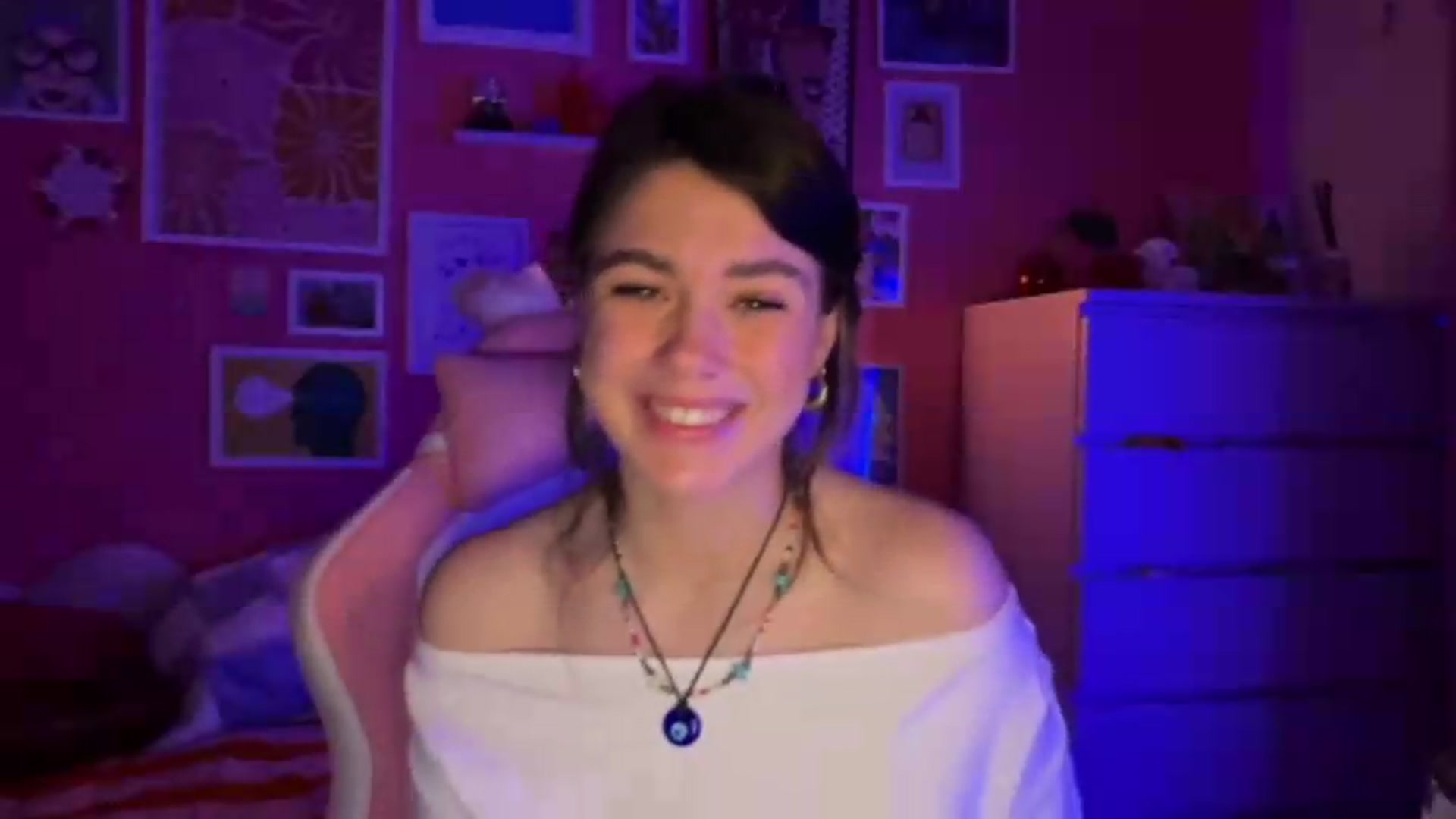 Gallery image thumbnail from Levanabanana's myfreecams stream on, 05/18/2026, 23:04 image 16 of 20