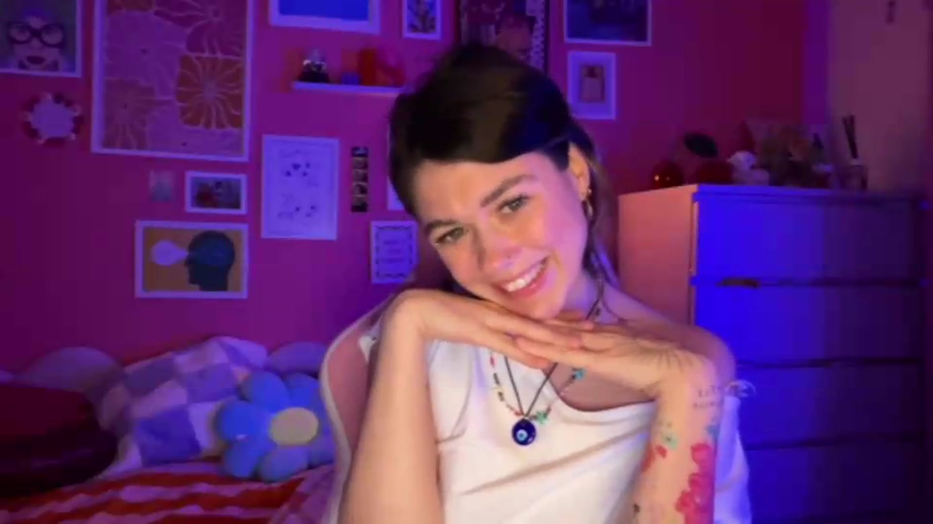 Gallery image thumbnail from Levanabanana's myfreecams stream on, 05/18/2026, 23:04 image 12 of 20